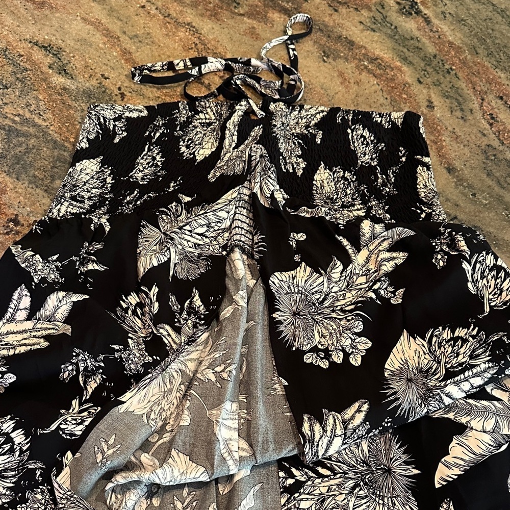 Cupshe Monochrome Floral Halter Swim Coverup